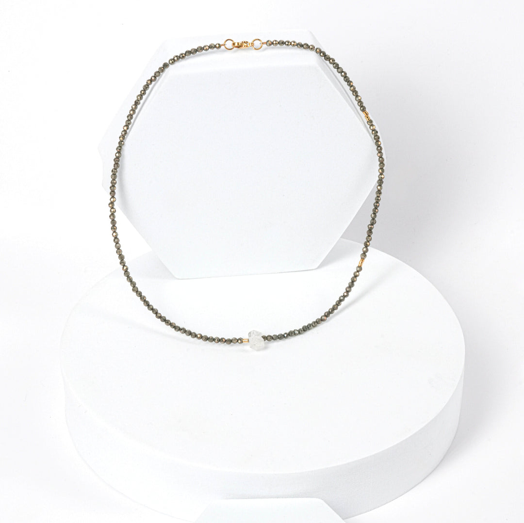 NAM002 Girocollo in acciaio chirurgico dorato con pirite e quarzo di rocca