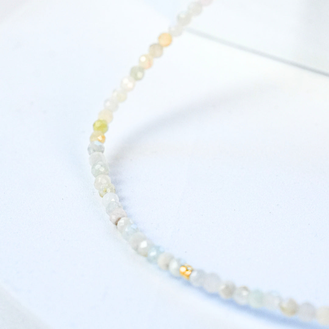 NAM006 Girocollo in acciaio chirurgico dorato e pietra di luna