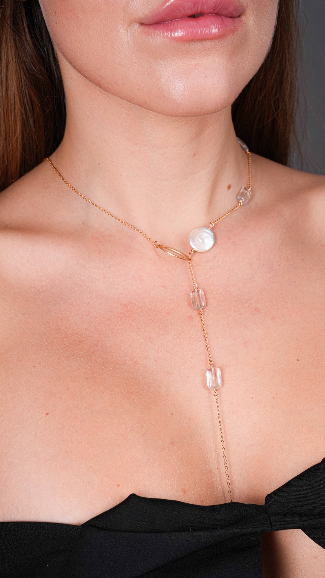 NAM021 Collana in acciaio chirurgico dorato con perle e cristalli